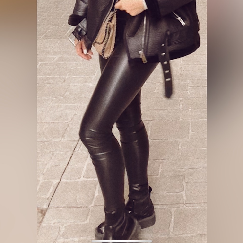 Aritzia Daria legging - Picture 4 of 6